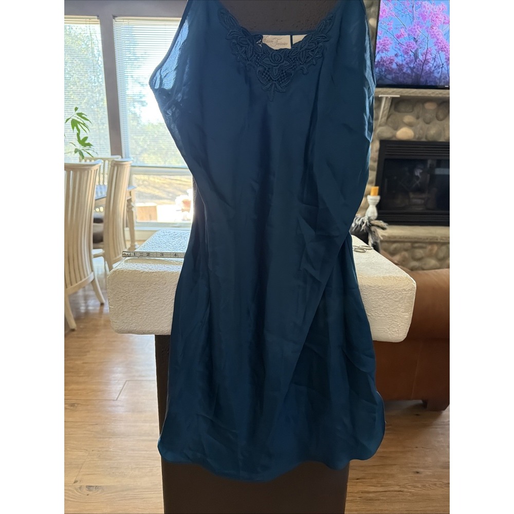 Hidden Fantasies Women's Size Large Teal Green Short Gown Lace Vintage Elegant